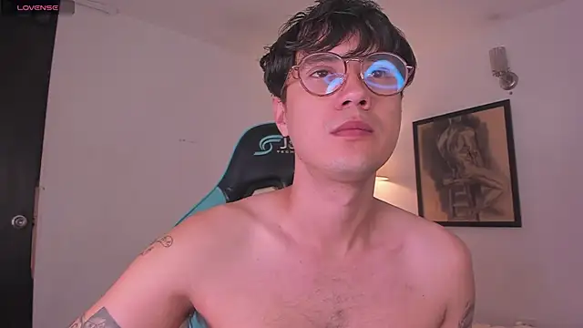 Snapshot of LeaneSeb chatting on 22, 11, 2025 LeaneSeb online show from 22, 11, 2025