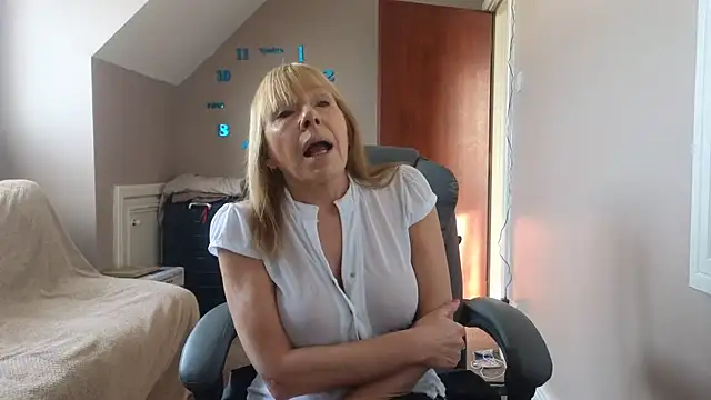 hollyjanesmith online show from 6, 12, 2024