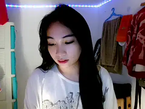 SweetLilly 18 online show from 14, 3, 2025