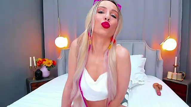 Snapshot of EmillyBronte chatting on 11, 12, 2024 EmillyBronte online show from 11, 12, 2024