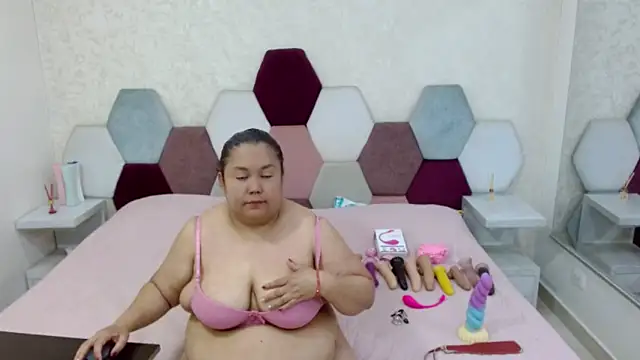 Snapshot of angel_blue chatting on 18, 1, 2026 angel blue online show from 18, 1, 2026