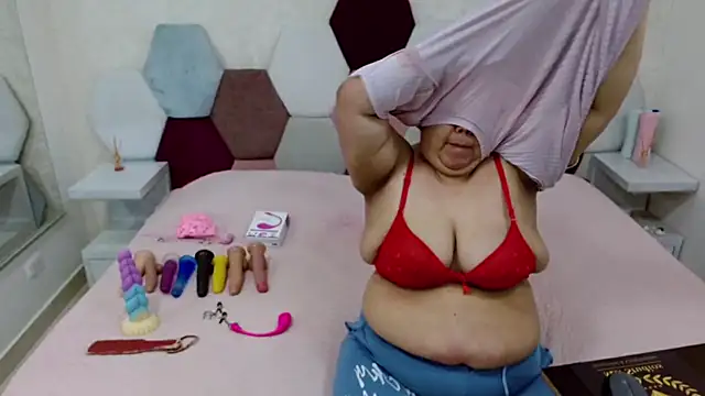 Snapshot of angel_blue chatting on 9, 4, 2026 angel blue online show from 9, 4, 2026