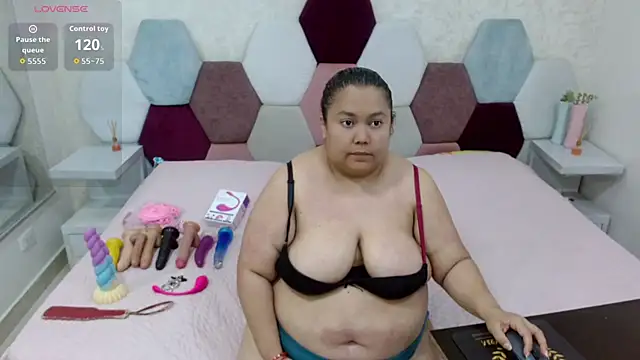 Snapshot of angel_blue chatting on 21, 4, 2026 angel blue online show from 21, 4, 2026