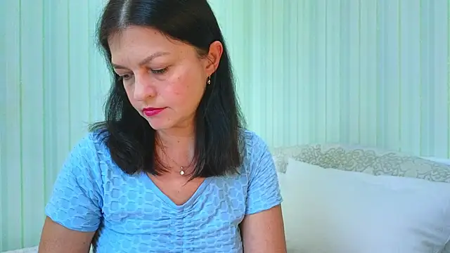 Snapshot of _Lily_ chatting on 27, 7, 2026 Lily online show from 27, 7, 2026