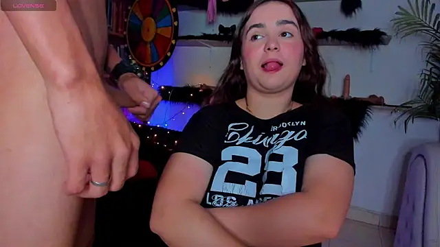 Snapshot of Shyfantasies chatting on 27, 11, 2025 Shyfantasies online show from 27, 11, 2025