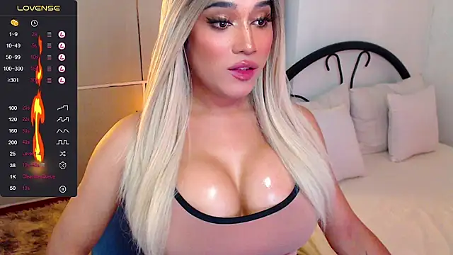 Snapshot of deliciouskelly chatting on 15, 11, 2025 deliciouskelly online show from 15, 11, 2025