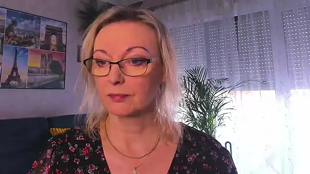 vanessa chat online show from 8, 3, 2026