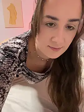 Snapshot of EllaMae chatting on 19, 12, 2024 EllaMae online show from 19, 12, 2024