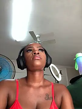 LuciousLips96 online show from 8, 2, 2025