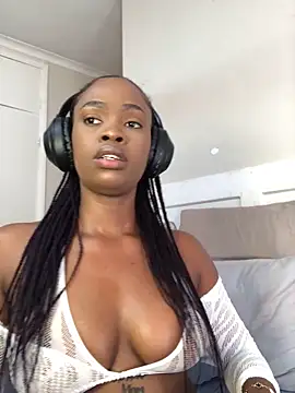 LuciousLips96 online show from 28, 9, 2025