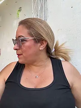 Snapshot of x_elena_x chatting on 11, 12, 2024 x elena x online show from 11, 12, 2024