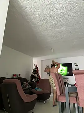 Snapshot of x_elena_x chatting on 12, 12, 2024 x elena x online show from 12, 12, 2024