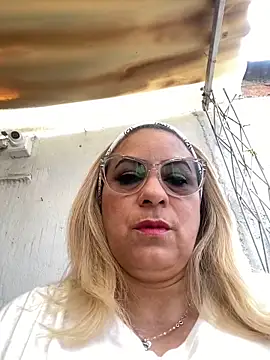 Snapshot of x_elena_x chatting on 15, 12, 2024 x elena x online show from 15, 12, 2024