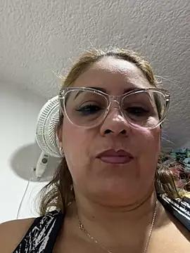 Snapshot of x_elena_x chatting on 17, 12, 2024 x elena x online show from 17, 12, 2024