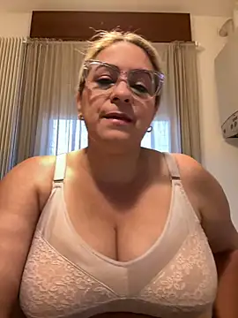 Snapshot of x_elena_x chatting on 27, 1, 2025 x elena x online show from 27, 1, 2025