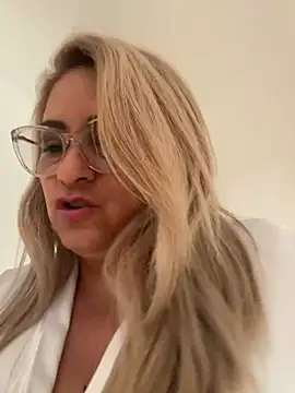 Snapshot of x_elena_x chatting on 29, 1, 2025 x elena x online show from 29, 1, 2025