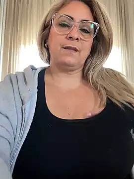 Snapshot of x_elena_x chatting on 5, 2, 2025 x elena x online show from 5, 2, 2025