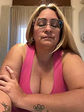 Snapshot of x_elena_x chatting on 10, 2, 2025 x elena x online show from 10, 2, 2025