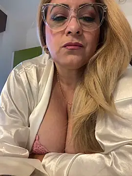 Snapshot of x_elena_x chatting on 11, 2, 2025 x elena x online show from 11, 2, 2025