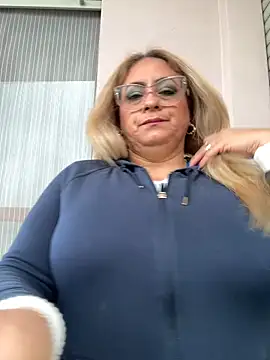 Snapshot of x_elena_x chatting on 12, 2, 2025 x elena x online show from 12, 2, 2025