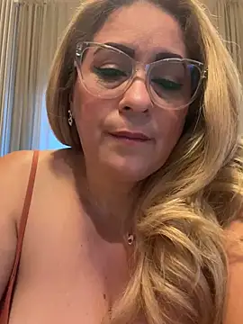 Snapshot of x_elena_x chatting on 25, 2, 2025 x elena x online show from 25, 2, 2025