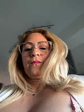 Snapshot of x_elena_x chatting on 27, 2, 2025 x elena x online show from 27, 2, 2025