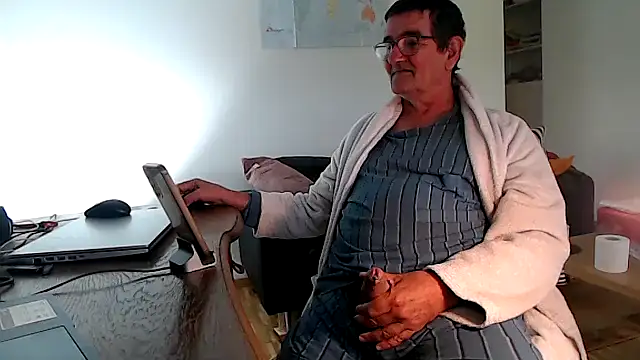 Snapshot of silvio-aus-luzern-CH chatting on 14, 5, 2026 silvio-aus-luzern-CH online show from 14, 5, 2026