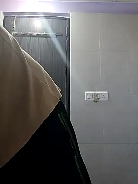 Snapshot of indianguy21 chatting on 5, 12, 2025 indianguy21 online show from 5, 12, 2025