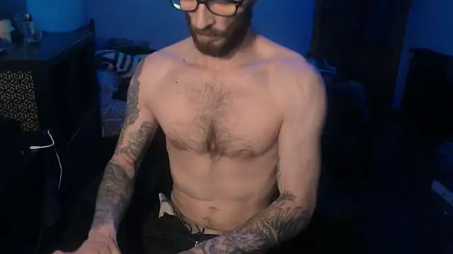 Snapshot of SexxxyLouis chatting on 5, 2, 2025 SexxxyLouis online show from 5, 2, 2025