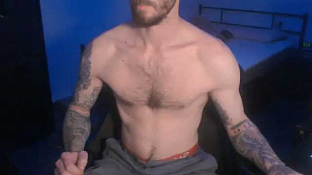 Snapshot of SexxxyLouis chatting on 4, 3, 2025 SexxxyLouis online show from 4, 3, 2025