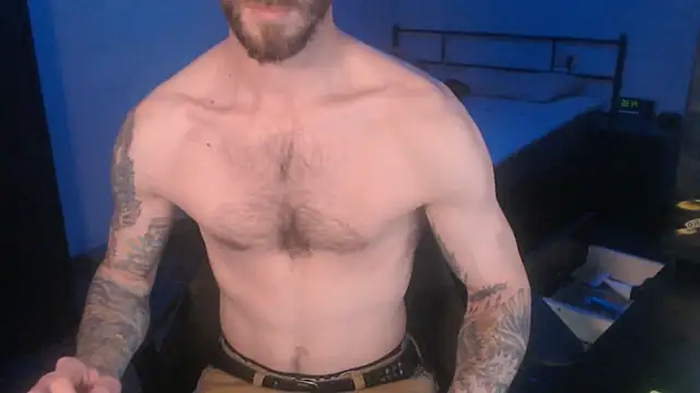 Snapshot of SexxxyLouis chatting on 4, 3, 2025 SexxxyLouis online show from 4, 3, 2025