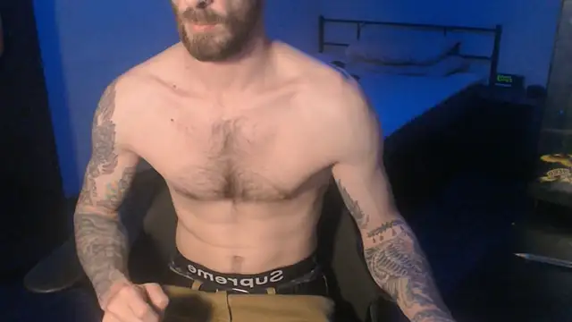 Snapshot of SexxxyLouis chatting on 4, 3, 2025 SexxxyLouis online show from 4, 3, 2025