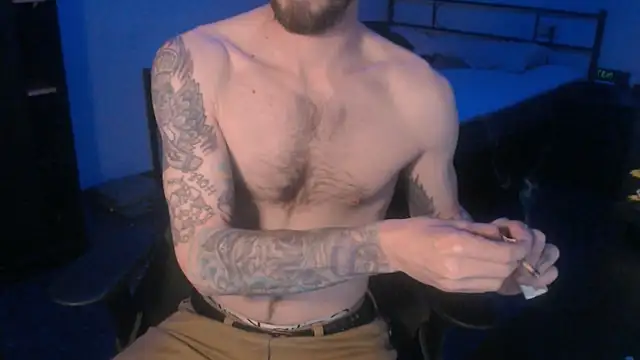 Snapshot of SexxxyLouis chatting on 5, 3, 2025 SexxxyLouis online show from 5, 3, 2025