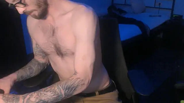 Snapshot of SexxxyLouis chatting on 6, 3, 2025 SexxxyLouis online show from 6, 3, 2025