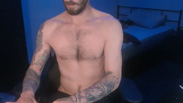 Snapshot of SexxxyLouis chatting on 8, 3, 2025 SexxxyLouis online show from 8, 3, 2025