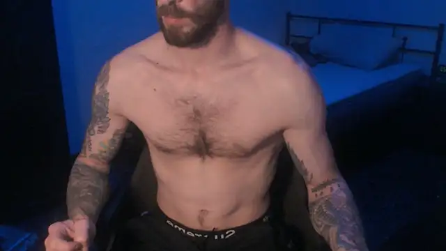 Snapshot of SexxxyLouis chatting on 8, 3, 2025 SexxxyLouis online show from 8, 3, 2025