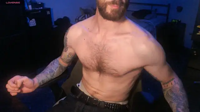 Snapshot of SexxxyLouis chatting on 4, 10, 2025 SexxxyLouis online show from 4, 10, 2025