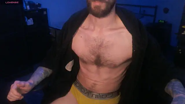 Snapshot of SexxxyLouis chatting on 8, 10, 2025 SexxxyLouis online show from 8, 10, 2025