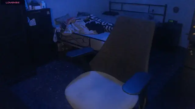 Snapshot of SexxxyLouis chatting on 17, 10, 2025 SexxxyLouis online show from 17, 10, 2025