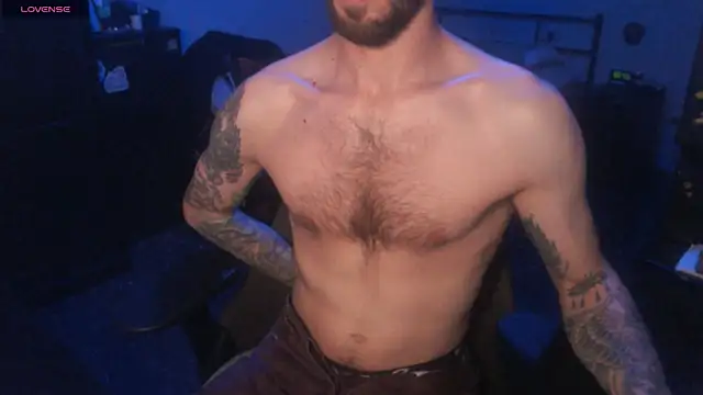 Snapshot of SexxxyLouis chatting on 24, 10, 2025 SexxxyLouis online show from 24, 10, 2025