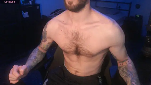 Snapshot of SexxxyLouis chatting on 4, 11, 2025 SexxxyLouis online show from 4, 11, 2025