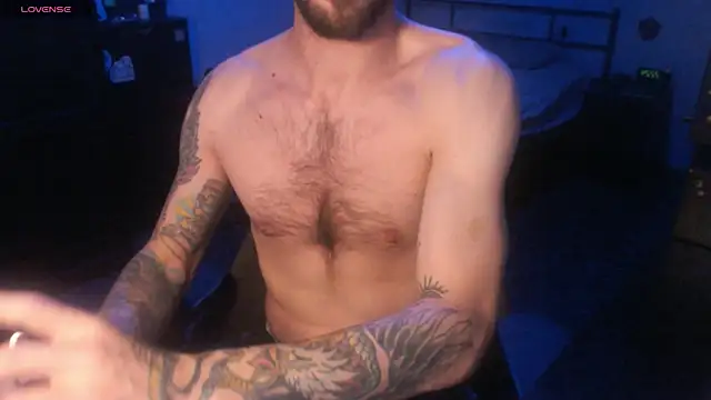 Snapshot of SexxxyLouis chatting on 4, 11, 2025 SexxxyLouis online show from 4, 11, 2025