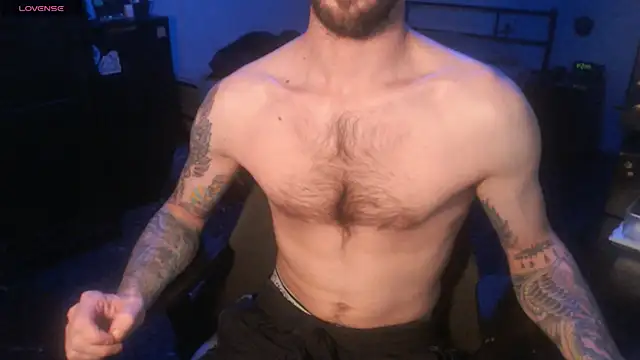 Snapshot of SexxxyLouis chatting on 5, 11, 2025 SexxxyLouis online show from 5, 11, 2025