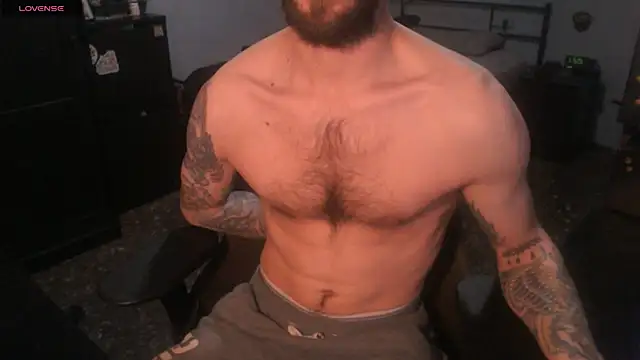 Snapshot of SexxxyLouis chatting on 27, 11, 2025 SexxxyLouis online show from 27, 11, 2025