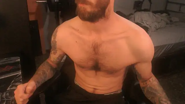 Snapshot of SexxxyLouis chatting on 6, 5, 2026 SexxxyLouis online show from 6, 5, 2026