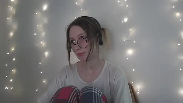 Snapshot of _Hanna_Moon_ chatting on 5, 12, 2025 Hanna Moon online show from 5, 12, 2025