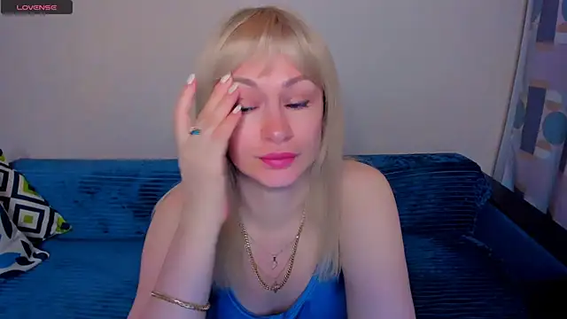 Snapshot of EllenMoore chatting on 5, 7, 2026 EllenMoore online show from 5, 7, 2026