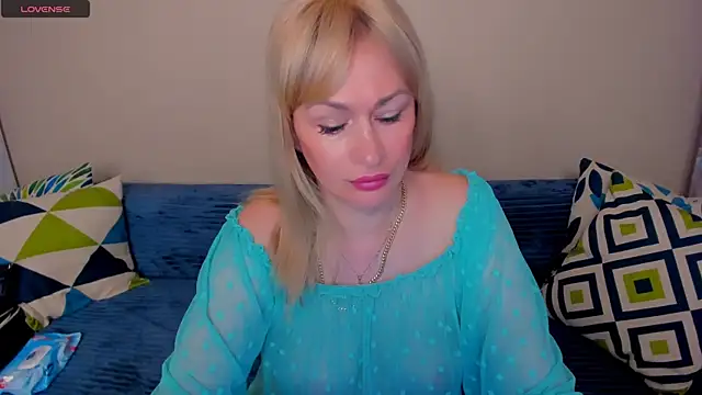 Snapshot of EllenMoore chatting on 1, 8, 2026 EllenMoore online show from 1, 8, 2026