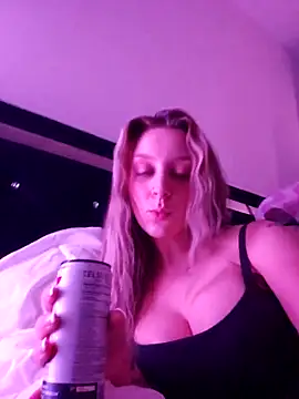 Snapshot of LilyOrion chatting on 12, 9, 2025 LilyOrion online show from 12, 9, 2025