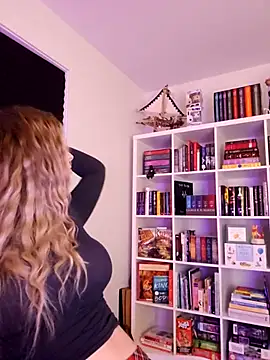 Snapshot of LilyOrion chatting on 4, 11, 2025 LilyOrion online show from 4, 11, 2025